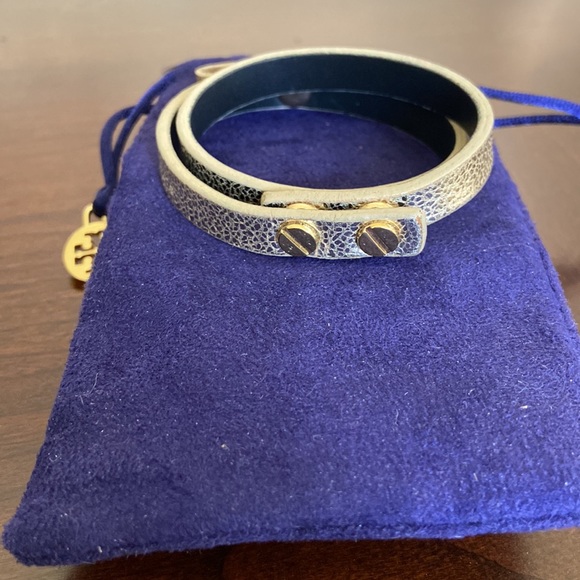 Tory Burch Double Wrap Bow Bracelet in Light Gold - Picture 3 of 3